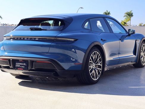 Certified 2022 Porsche Taycan 4 Cross Turismo image 9