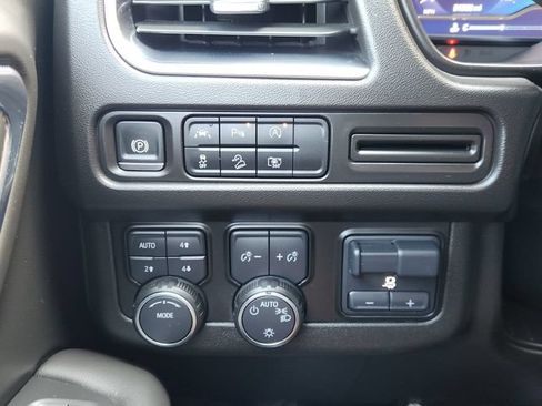 Used 2024 Chevrolet Tahoe Z71 w/ Luxury Package AWD/4WD image 22