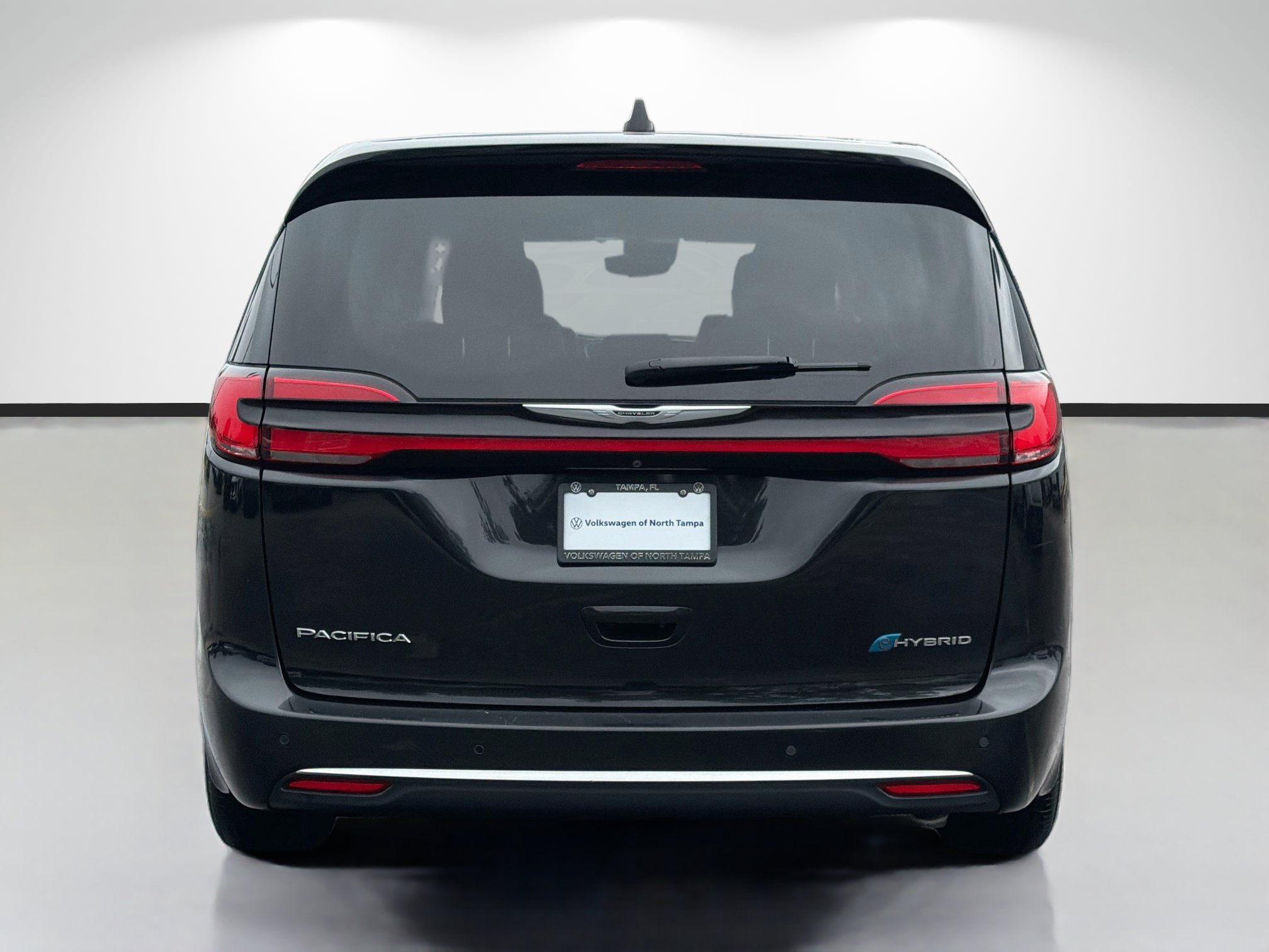 Used 2024 Chrysler Pacifica Limited FWD image 4