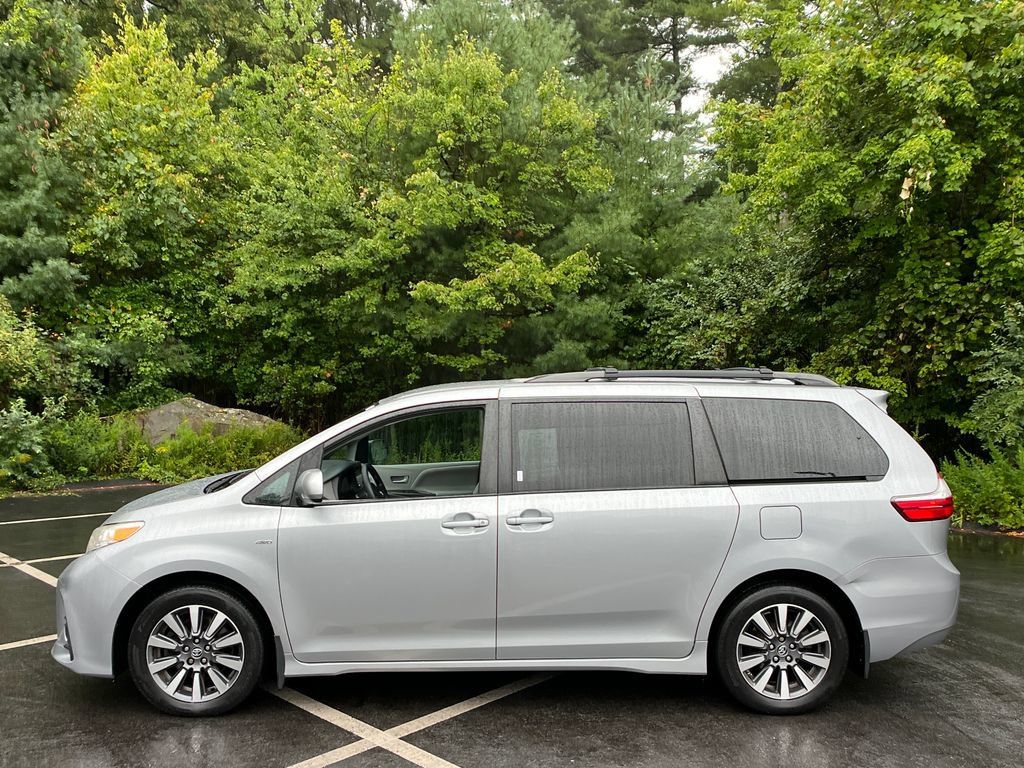 Used 2018 Toyota Sienna LE AWD/4WD image 2