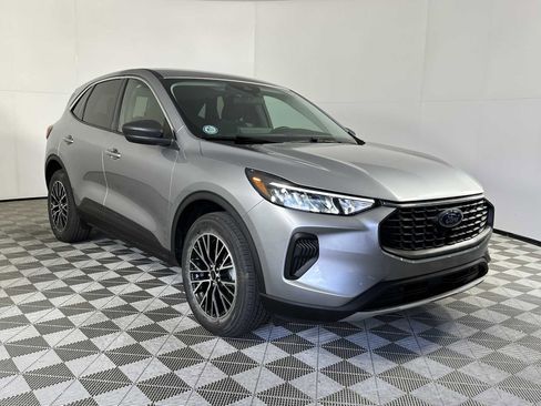 Used 2023 Ford Escape Active w/ Tech Pack #1 AWD/4WD image 1
