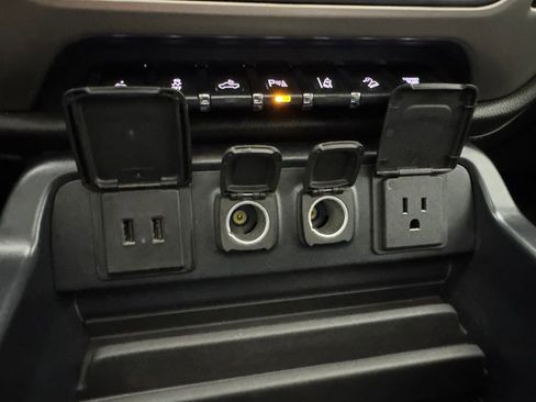 Used 2017 GMC Sierra 2500 Denali w/ Duramax Plus Package AWD/4WD image 37