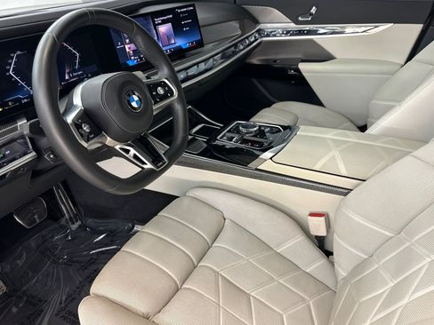 Certified 2023 BMW 740i RWD image 4