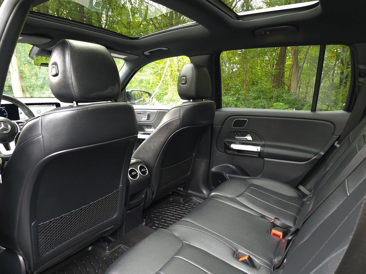 Used 2023 Mercedes-Benz EQB 300 4MATIC w/ Pinnacle Package image 14