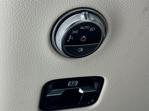 Certified 2025 Mercedes-Benz GLC 300 image 11