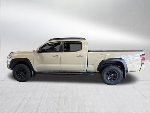 Used 2018 Toyota Tacoma TRD Off-Road w/ Technology Package AWD/4WD image 4