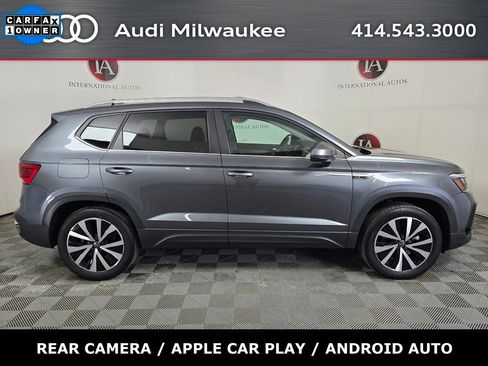 Used 2023 Volkswagen Taos SE w/ Black Wheel Package image 3
