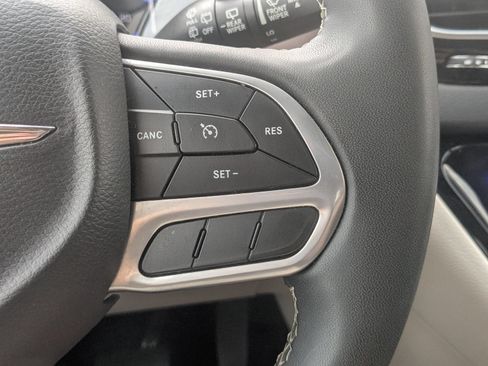 Used 2023 Chrysler Voyager LX FWD image 17