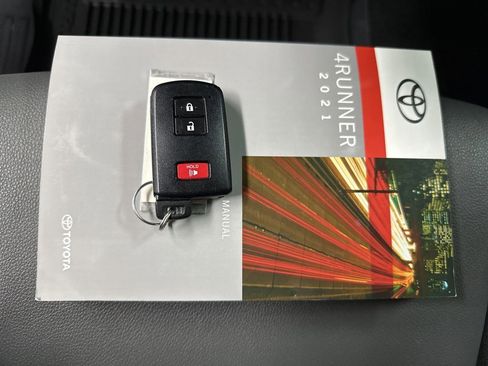 Used 2021 Toyota 4Runner SR5 Premium image 39