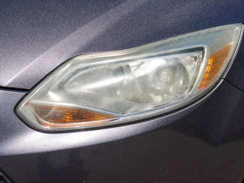 Used 2014 Ford Focus SE FWD image 2