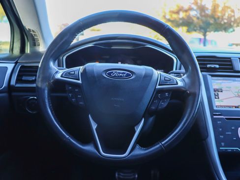 Used 2015 Ford Fusion SE image 27