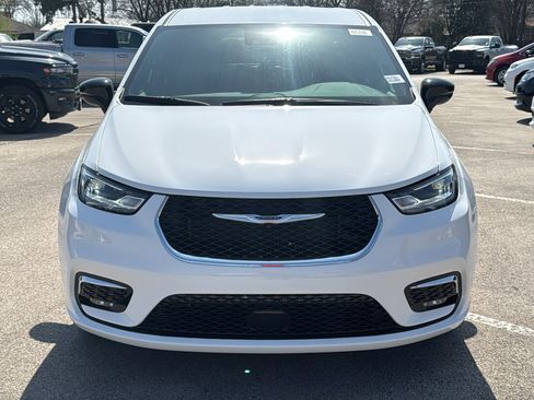 New 2026 Chrysler Pacifica Select image 2