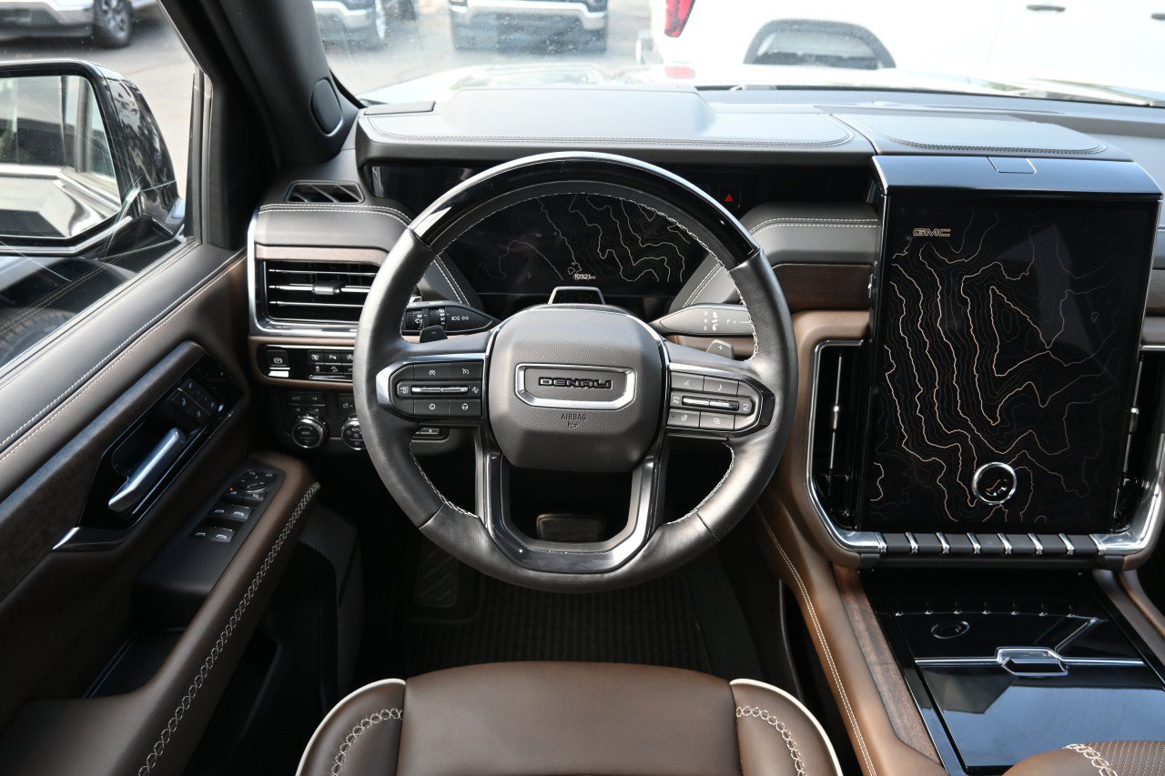 Certified 2025 GMC Yukon Denali Ultimate AWD/4WD image 9