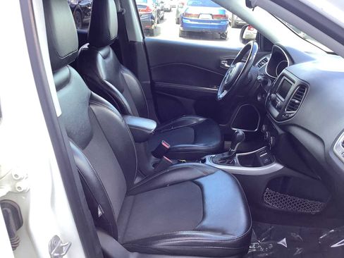 Used 2018 Jeep Compass Latitude FWD image 15