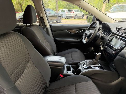 Used 2019 Nissan Rogue S w/ Special Edition Package FWD image 10