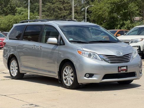 Used 2017 Toyota Sienna XLE Premium w/ Outdoor Package AWD/4WD image 2