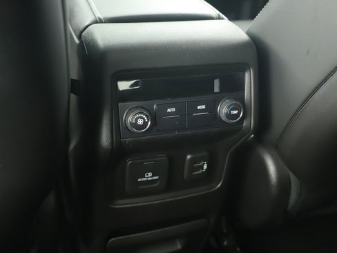 Used 2018 GMC Acadia SLT image 24