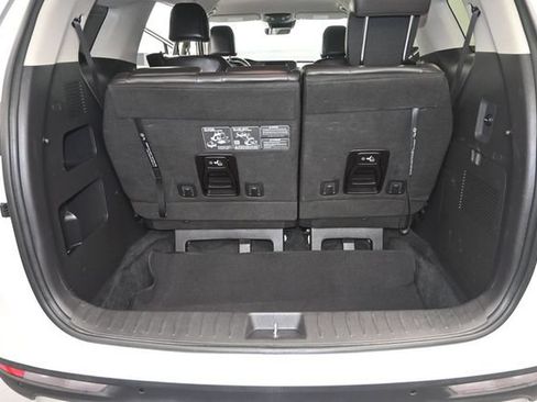 Used 2024 Kia Carnival LX FWD image 15