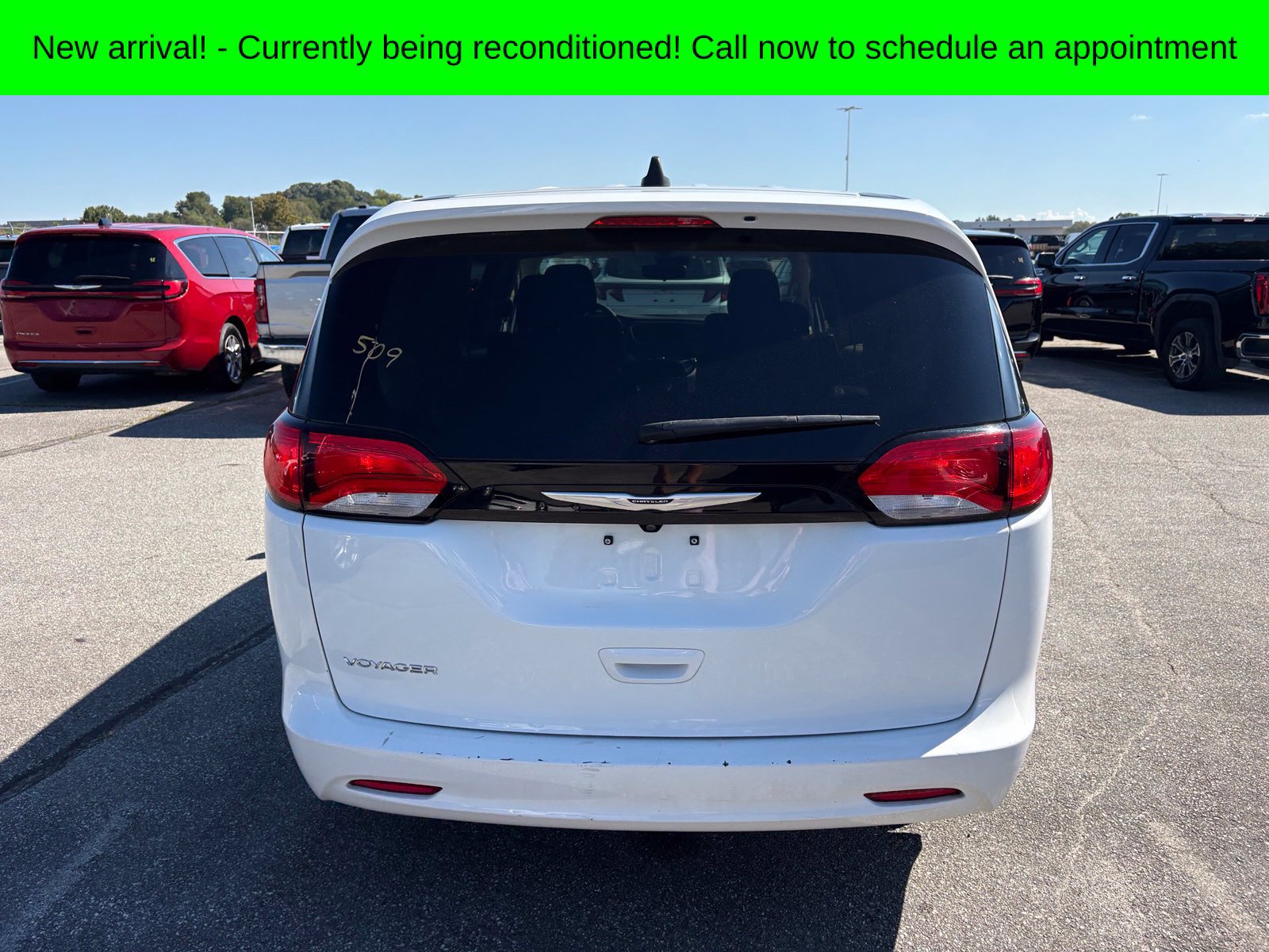 Used 2023 Chrysler Voyager LX FWD image 7