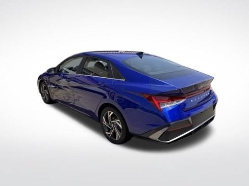 Used 2024 Hyundai Elantra SEL w/ Convenience Package FWD image 5