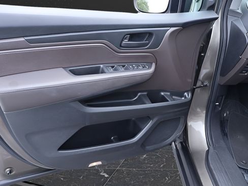 Used 2018 Honda Odyssey EX image 11