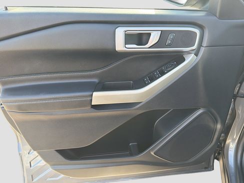 Used 2022 Ford Explorer XLT w/ Equipment Group 202A image 23