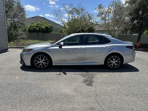 Used 2021 Toyota Camry SE FWD image 3