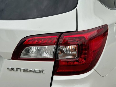 Used 2018 Subaru Outback 2.5i Touring AWD/4WD image 34