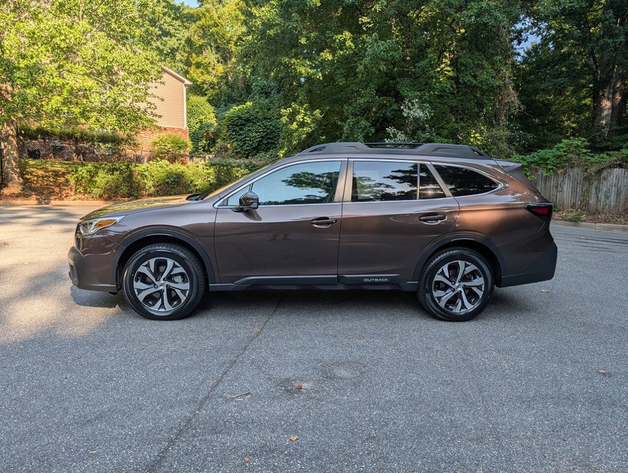 Used 2022 Subaru Outback Limited AWD/4WD image 2