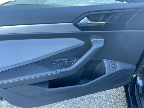 Used 2025 Volkswagen Jetta SE image 20