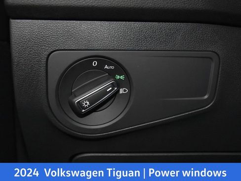Used 2024 Volkswagen Tiguan SE R-Line image 10