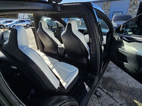 Used 2018 Tesla Model X 75D image 15