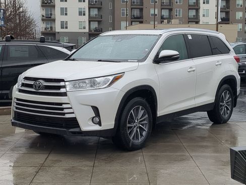 Used 2019 Toyota Highlander SE image 9