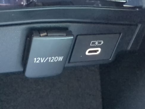 Used 2025 Toyota Corolla SE image 30