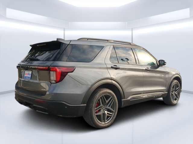 Used 2025 Ford Explorer ST-Line w/ ST-Line Street Pack AWD/4WD image 3