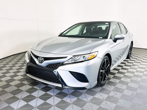 Used 2020 Toyota Camry XSE FWD image 7