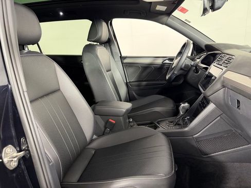 Used 2022 Volkswagen Tiguan SE R-Line image 31