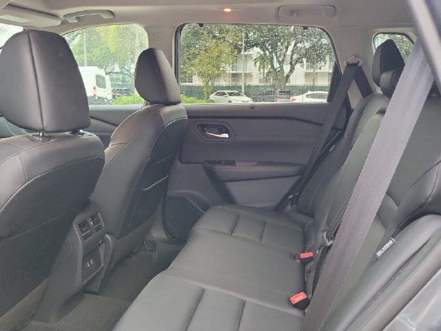 Used 2025 Nissan Rogue SV w/ SV Premium Package FWD image 8