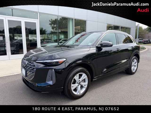 Used 2025 Audi Q5 Premium w/ Convenience Package AWD/4WD image 1