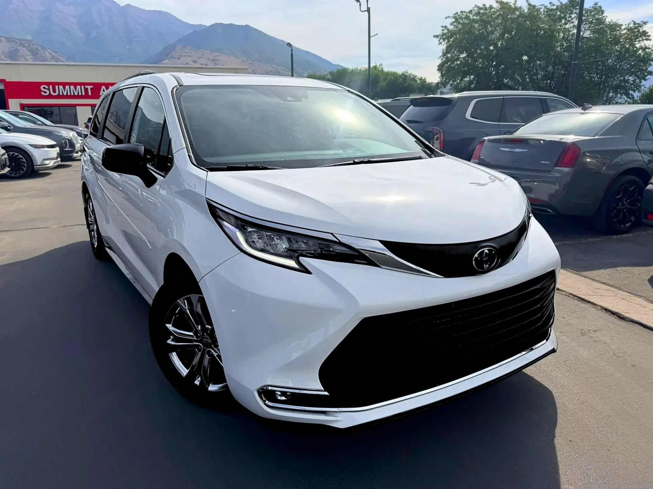 Used 2023 Toyota Sienna XSE w/ XSE Plus Package AWD/4WD image 2
