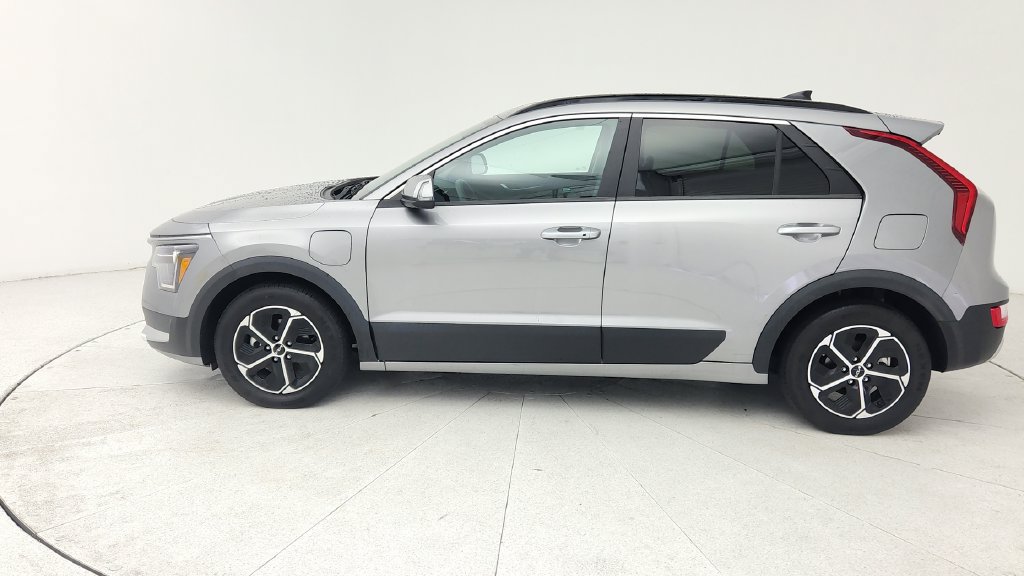 Used 2024 Kia Niro EX w/ EX Cold Weather Package FWD image 4