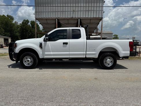 Used 2022 Ford F250 XL w/ Power Equipment Group AWD/4WD image 2