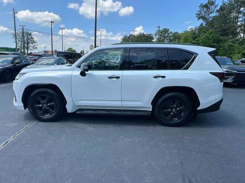 Used 2025 Lexus LX 700h Overtrail AWD/4WD image 9