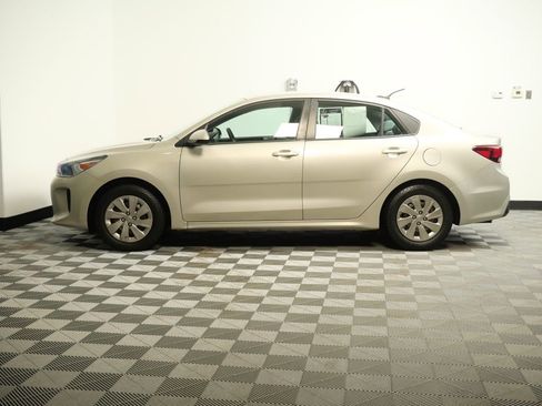 Used 2018 Kia Rio S image 4