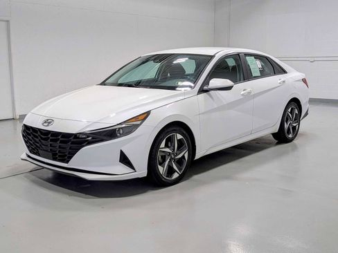 Used 2023 Hyundai Elantra SEL w/ Convenience Package image 1