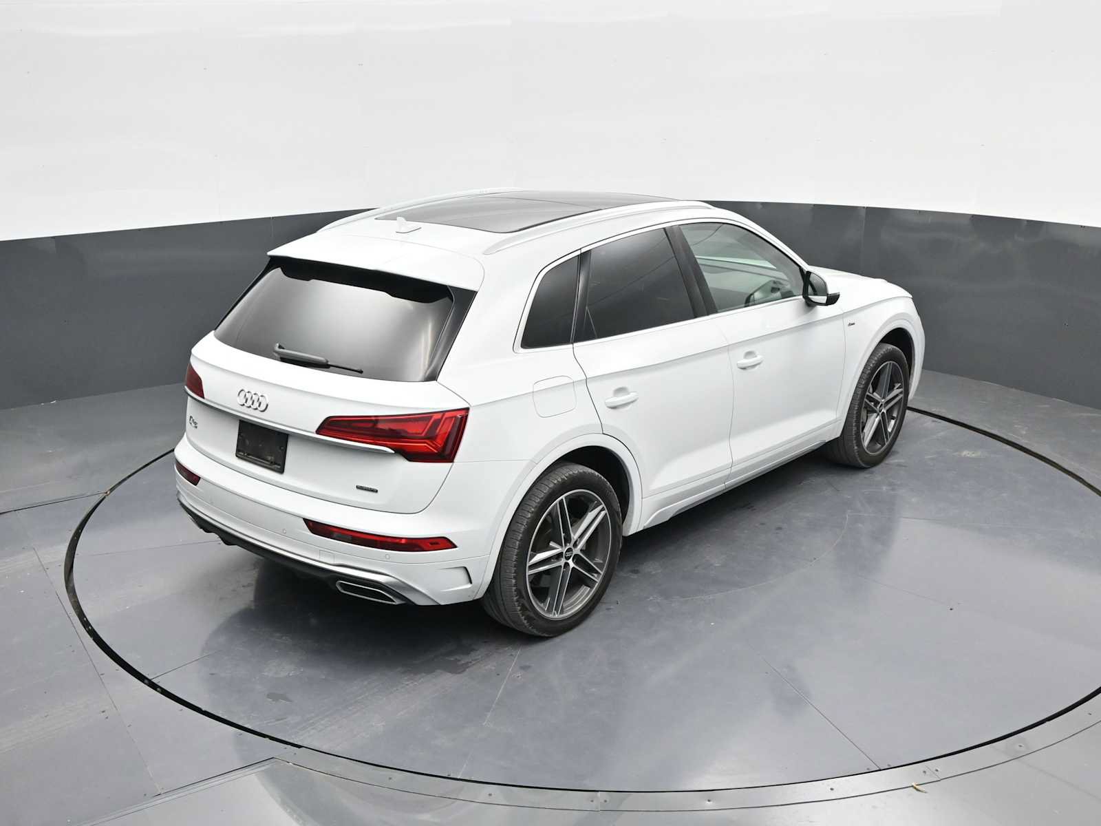 Used 2021 Audi Q5 e Premium Plus AWD/4WD image 30