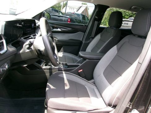 Used 2024 Chevrolet TrailBlazer LT w/ Driver Confidence Package AWD/4WD image 6