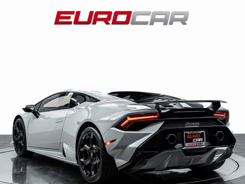 Used 2023 Lamborghini Huracan Tecnica image 3