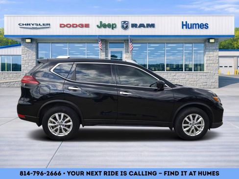 Used 2018 Nissan Rogue SV w/ Premium Package image 2