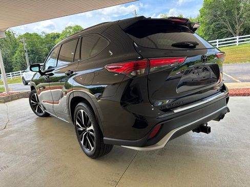 Used 2022 Toyota Highlander XSE AWD/4WD image 9